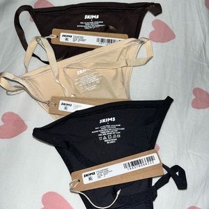 NWT- skims fits everybody T string thong